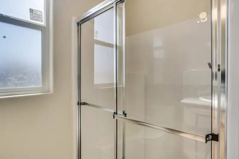 Desert vista bathroom and interior home features