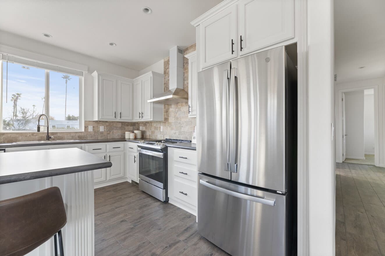 Pacifica  interior and kitchen home features