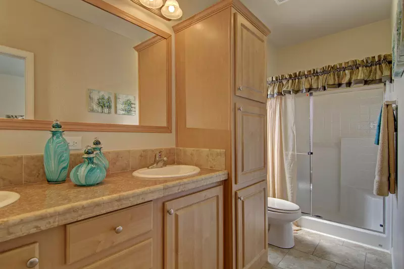 American freedom 2444 bathroom home features