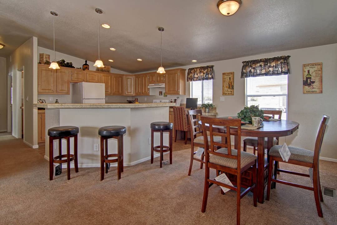 Sunrise 3252 kitchen home features