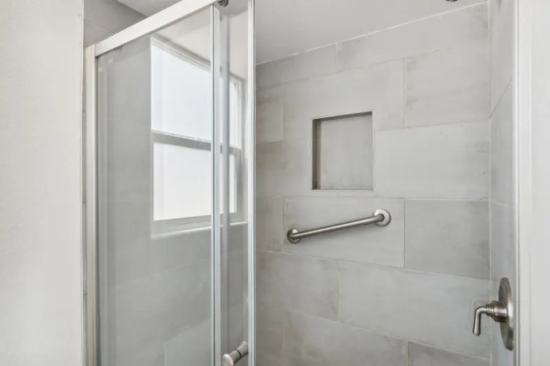 Desert vista apdv207-l bathroom home features