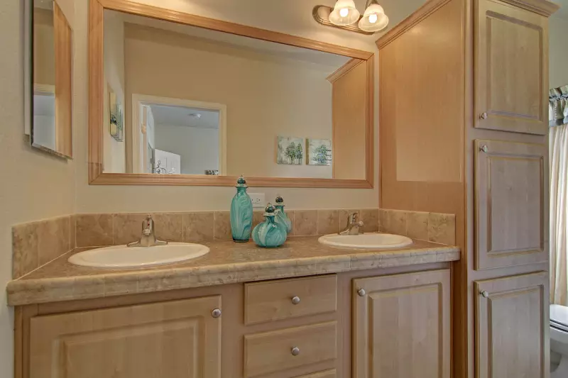 American freedom 2444 bathroom home features