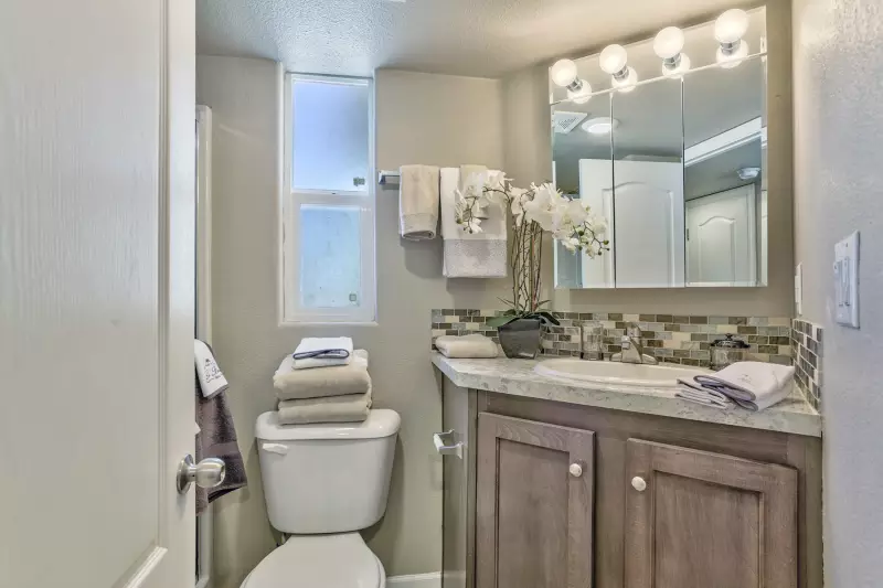 Desert vista apdv239 bathroom home features