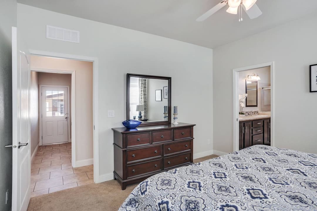 American freedom 2848pc2  bedroom home features